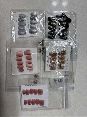 Assorted Press-On Nail Set — Pink, Silver, Black, Brown, Rose